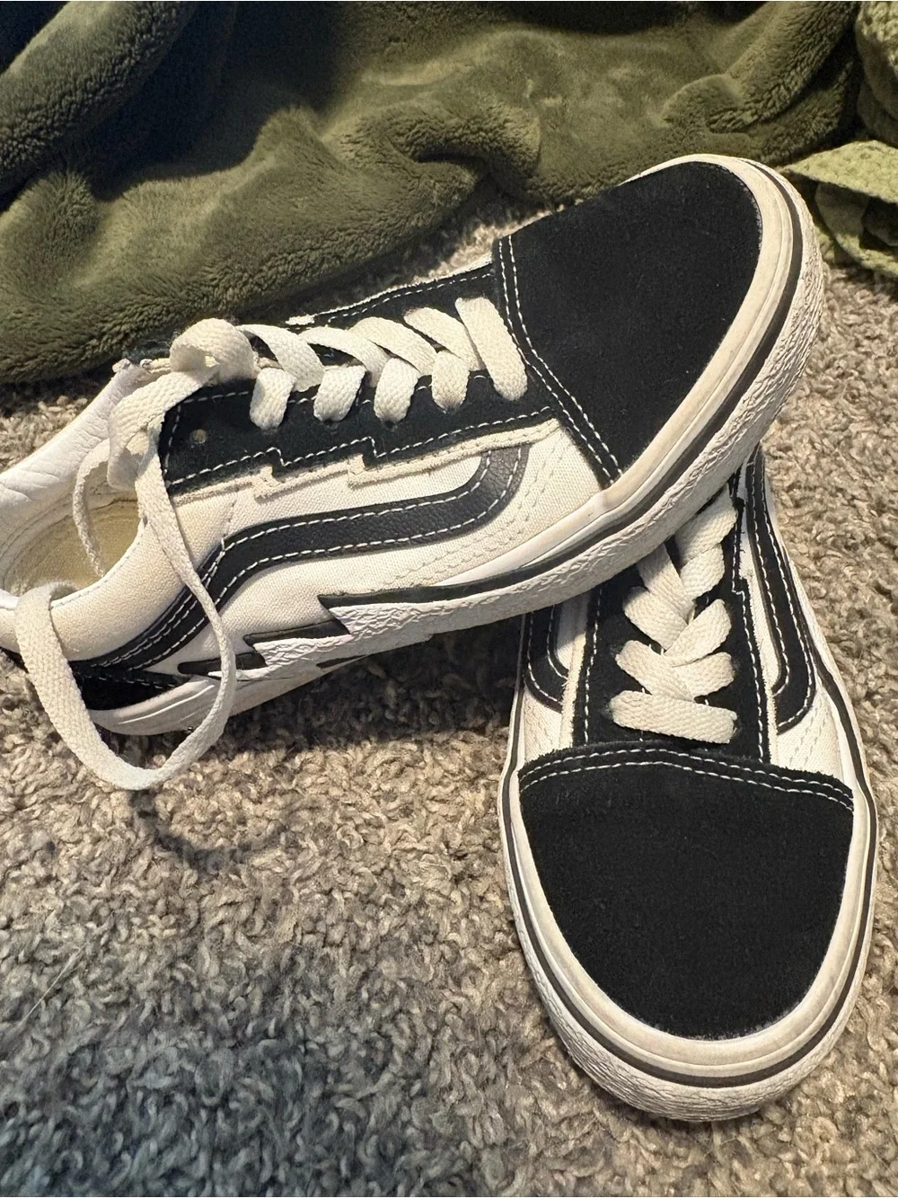 Vans Kids Black and White Old Skool Lace-Up Sneakers